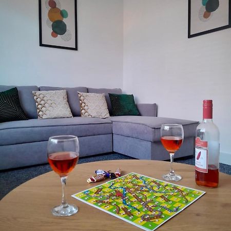 3-Bed Home From Home, Sleeps 6, Great For Contractors, Close To Gulliver'S Valley Theme Park, Free Parking, Hot Tub, Couple Retreat Sheffield Esterno foto