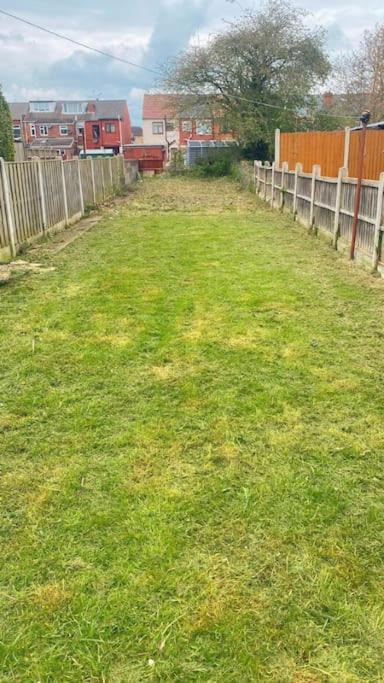 3-Bed Home From Home, Sleeps 6, Great For Contractors, Close To Gulliver'S Valley Theme Park, Free Parking, Hot Tub, Couple Retreat Sheffield Esterno foto