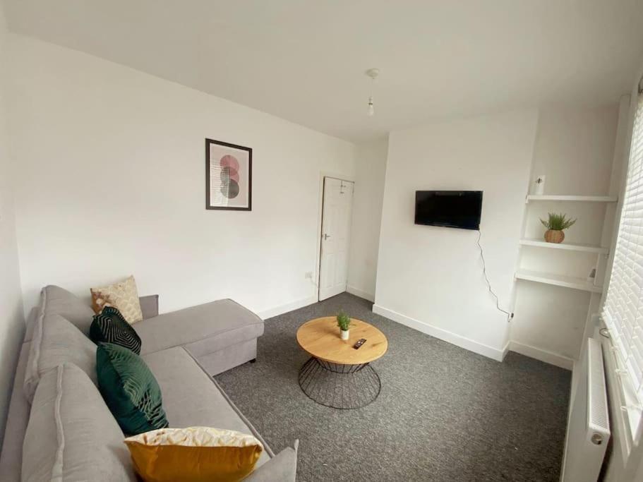 3-Bed Home From Home, Sleeps 6, Great For Contractors, Close To Gulliver'S Valley Theme Park, Free Parking, Hot Tub, Couple Retreat Sheffield Esterno foto
