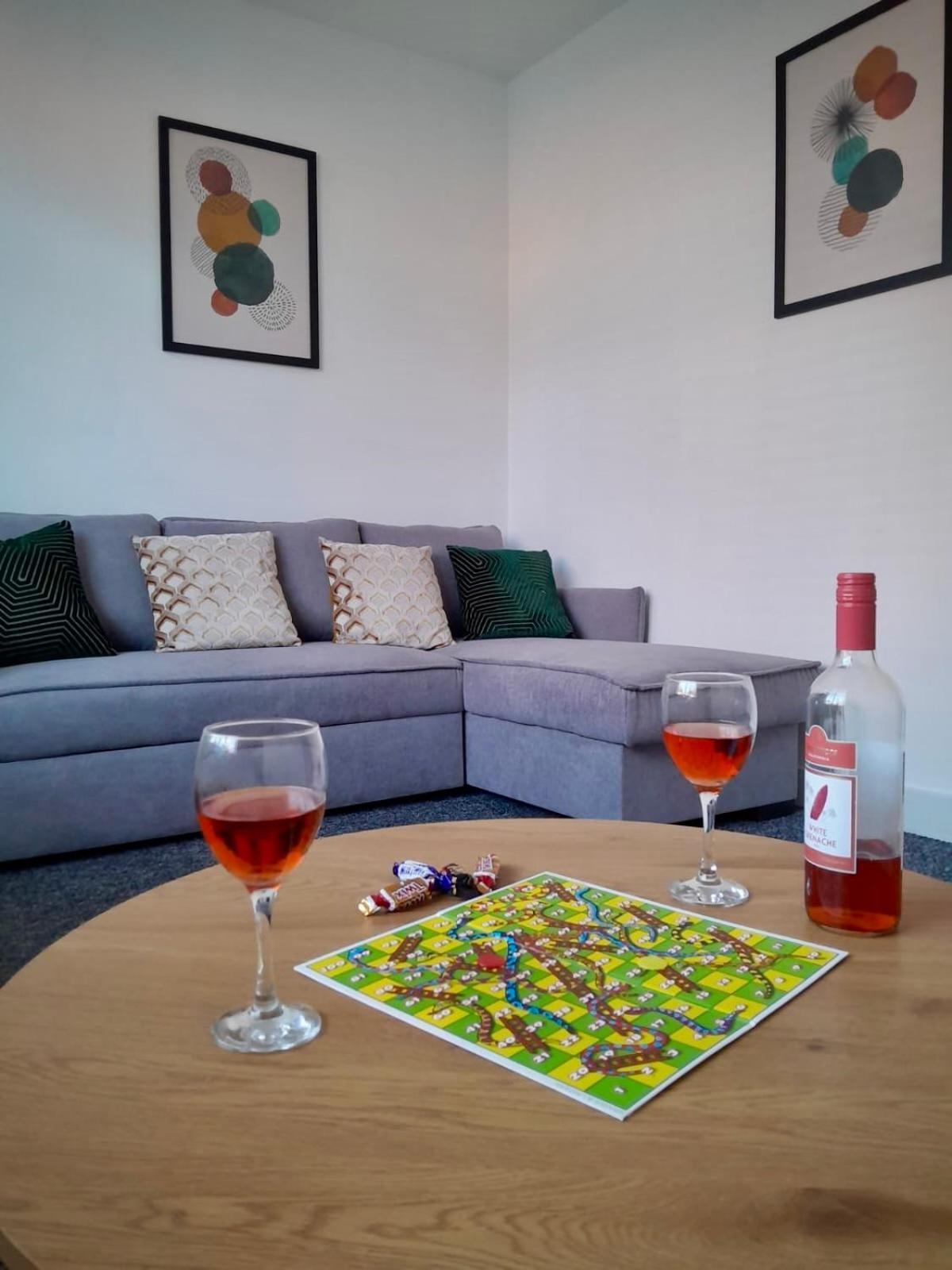 3-Bed Home From Home, Sleeps 6, Great For Contractors, Close To Gulliver'S Valley Theme Park, Free Parking, Hot Tub, Couple Retreat Sheffield Esterno foto