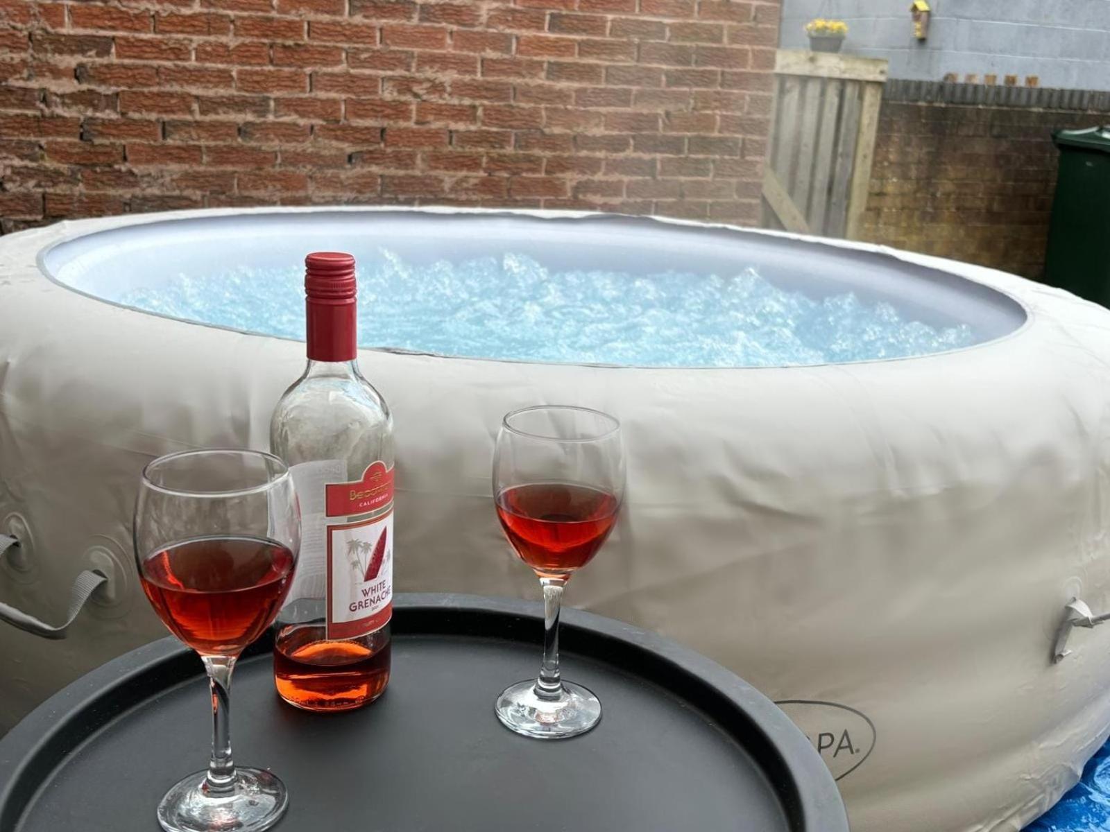 3-Bed Home From Home, Sleeps 6, Great For Contractors, Close To Gulliver'S Valley Theme Park, Free Parking, Hot Tub, Couple Retreat Sheffield Esterno foto