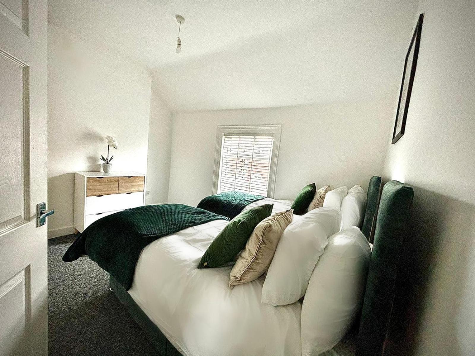 3-Bed Home From Home, Sleeps 6, Great For Contractors, Close To Gulliver'S Valley Theme Park, Free Parking, Hot Tub, Couple Retreat Sheffield Esterno foto